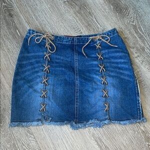 Younique Denim Lace-Up mini Skirt - Blue and Tan size 7
Y2K vintage